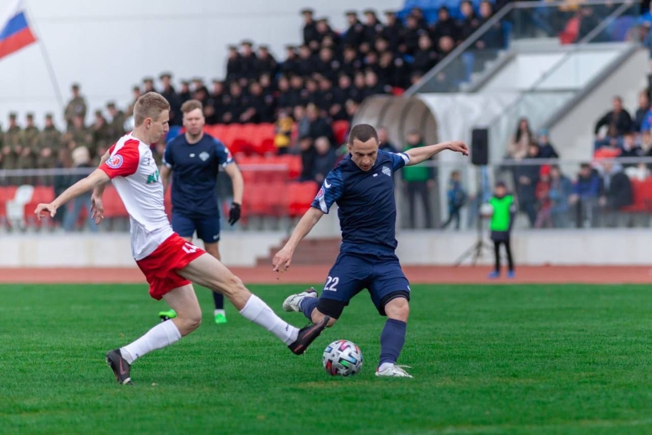 Первый футбольный матч прошёл на новом стадионе спортивно-оздоровительного комплекса имени 200-летия Севастополя.