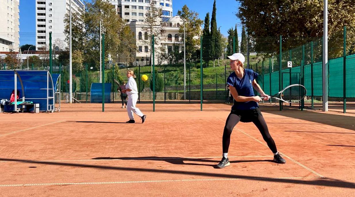 Игры в рамках чемпионата города по теннису в самом разгаре!